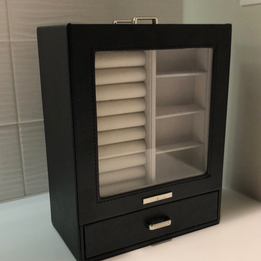 Jewelry box